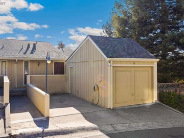 14 Anair Way, Oakland, CA, 94605 Townhouse. Photo 2 of 40