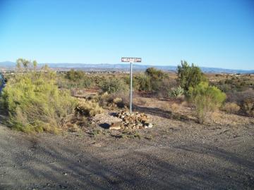1495 E Diamondback Dr, Cottonwood, AZ | Under 5 Acres. Photo 3 of 13