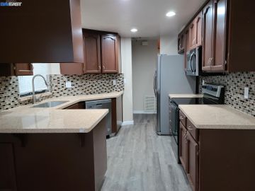 Mission Heights condo #. Photo 2 of 19