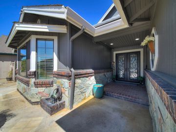 2105 Cypress Pt, Discovery Bay, CA | Delta Waterfront Access. Photo 2 of 45