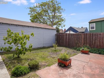 2368 107th Ave, Oakland, CA | . Photo 4 of 29
