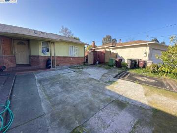26045 Coleman Ave, Hayward, CA | Huntwood. Photo 3 of 11