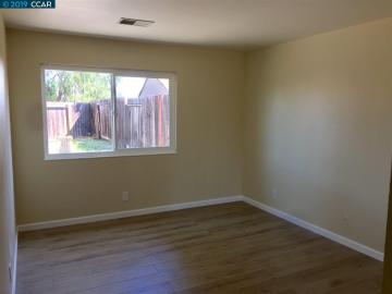 28 Virgil Ct Bay Point CA Multi-family home. Photo 6 of 14