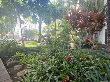 Liliuokalani Gardens condo #2104. Photo 4 of 12