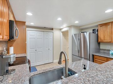 39616 Embarcadero Ter Fremont CA Multi-family home. Photo 6 of 21