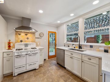 4056 Loma Vista Ave, Oakland, CA | Redwood Heights. Photo 3 of 48