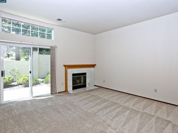 5276 Pebble Glen Dr, Concord, CA, 94521 Townhouse. Photo 3 of 28