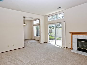 5276 Pebble Glen Dr, Concord, CA, 94521 Townhouse. Photo 4 of 28