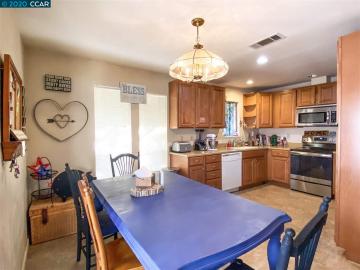 5472 Roundtree Pl #F, Concord, CA, 94521 Townhouse. Photo 6 of 20