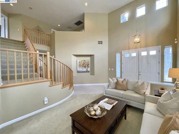 5538 Gold Creek Dr, Castro Valley, CA | 5 Canyons. Photo 4 of 38