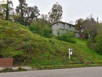 6263 Brookside Ave Oakland CA. Photo 2 of 9