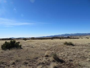 8465 N Howling Ln Prescott Valley AZ. Photo 2 of 18